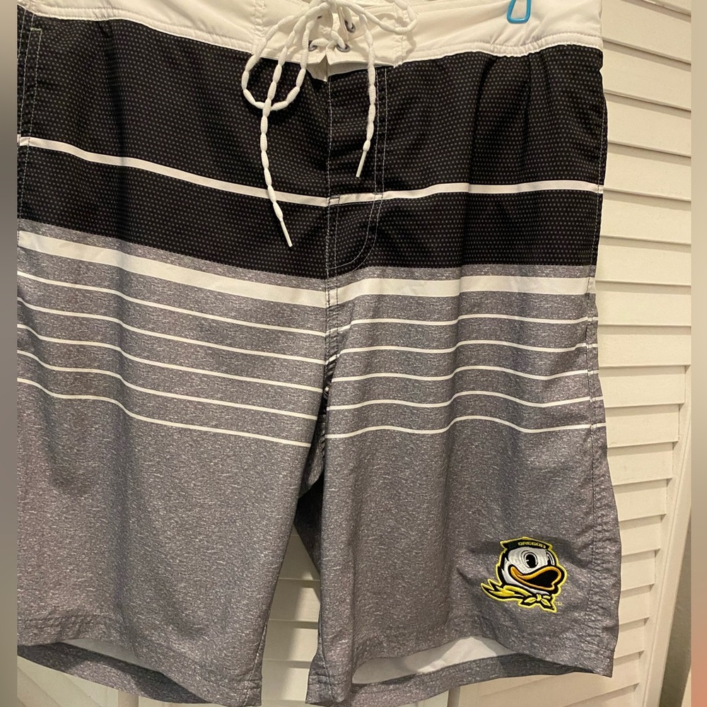 OREGON DUCKS Men’s “Swim Shorts” Size XXL Black/Gray Stripe Ducks Logo Lined EUC